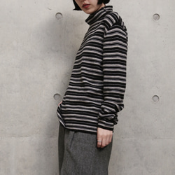 超越「理想柔軟度」。黑色犛牛絨羊毛混紡條紋高領針織衫（251204-2） 第6張的照片