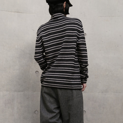 超越「理想柔軟度」。黑色犛牛絨羊毛混紡條紋高領針織衫（251204-2） 第8張的照片