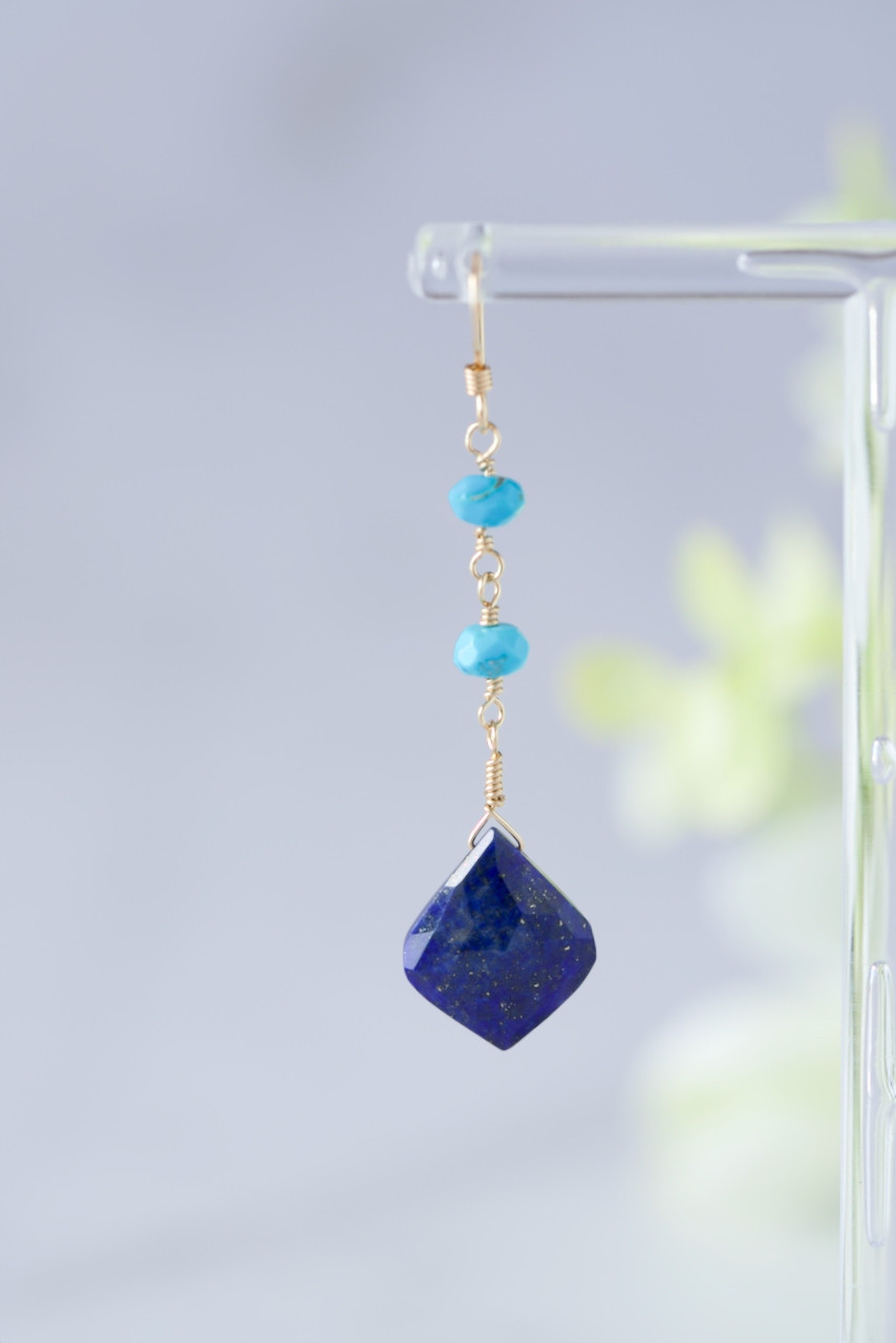 スリーピングビューティーターコイズ と ラピスラズリ の 14kgf ピアス｜大人の天然石アクセサリー