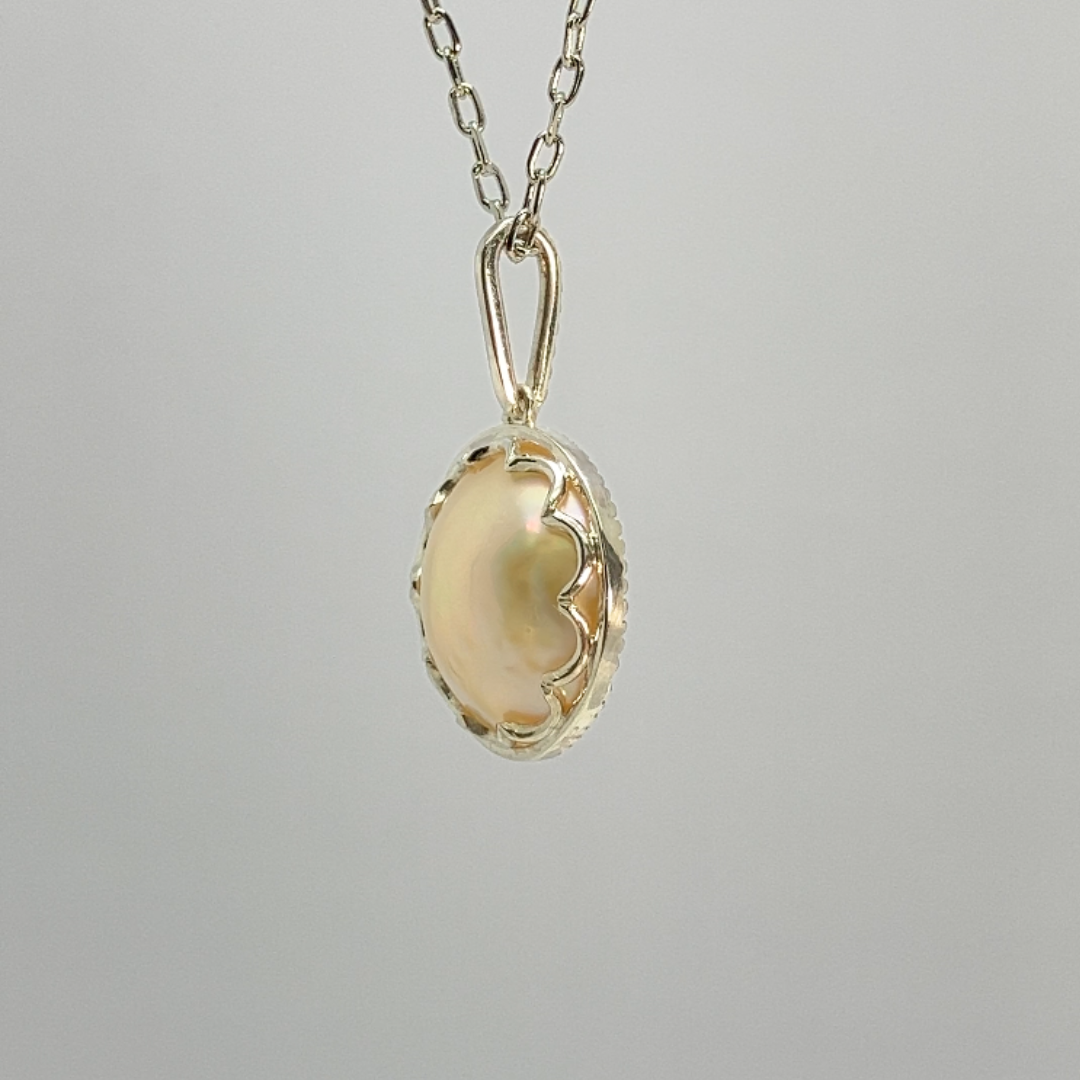 Contour（コントゥア）輪郭｜Pt900 (完成形) チェーン付き マベパール ペンダント