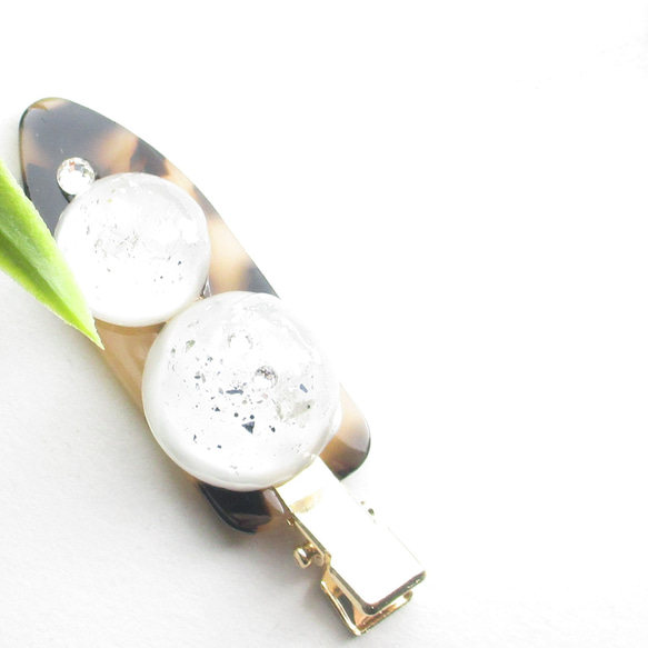 シンプルを好む雪だるま君は、クォーツだからこそシンプルでありたいと考える♪<創作ヘアクリップ>HC129 1枚目の画像