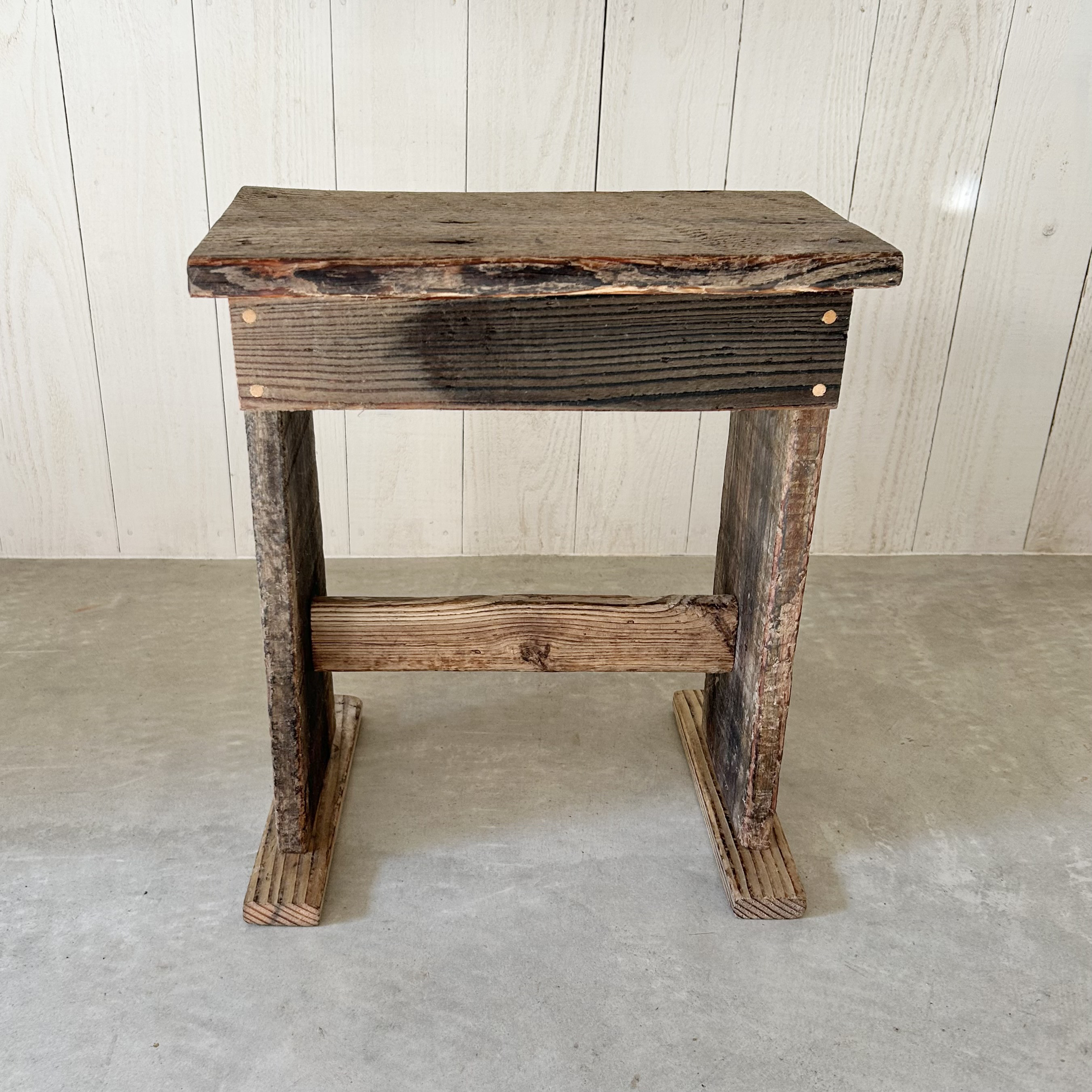 流木のスツール