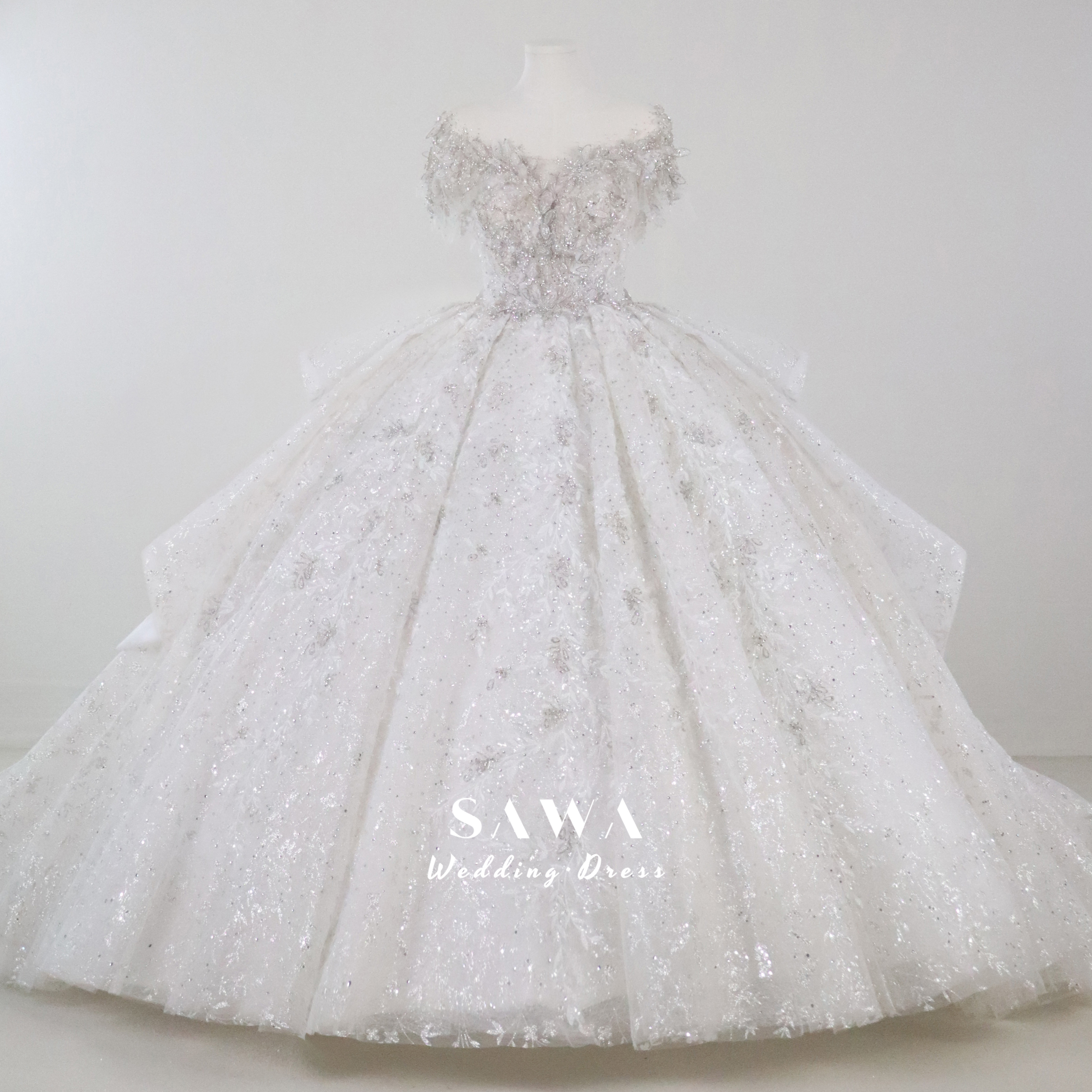 韓国風　たっぷりなビジュー　リーフレース　オフショルダー　背中空き　編み上げ　ふんわりチュール　キラキラグリッター前撮り 69,520円