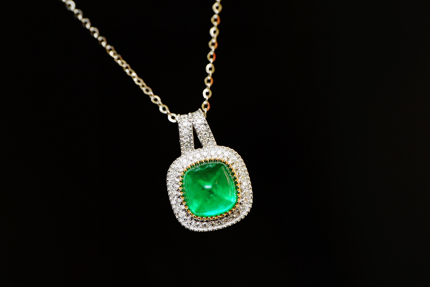 「愛の成就」K18 天然エメラルド　ダイヤモンド　春　並び無い　高貴　5月誕生石　夫婦愛　安定　ペンダント　1.6ct