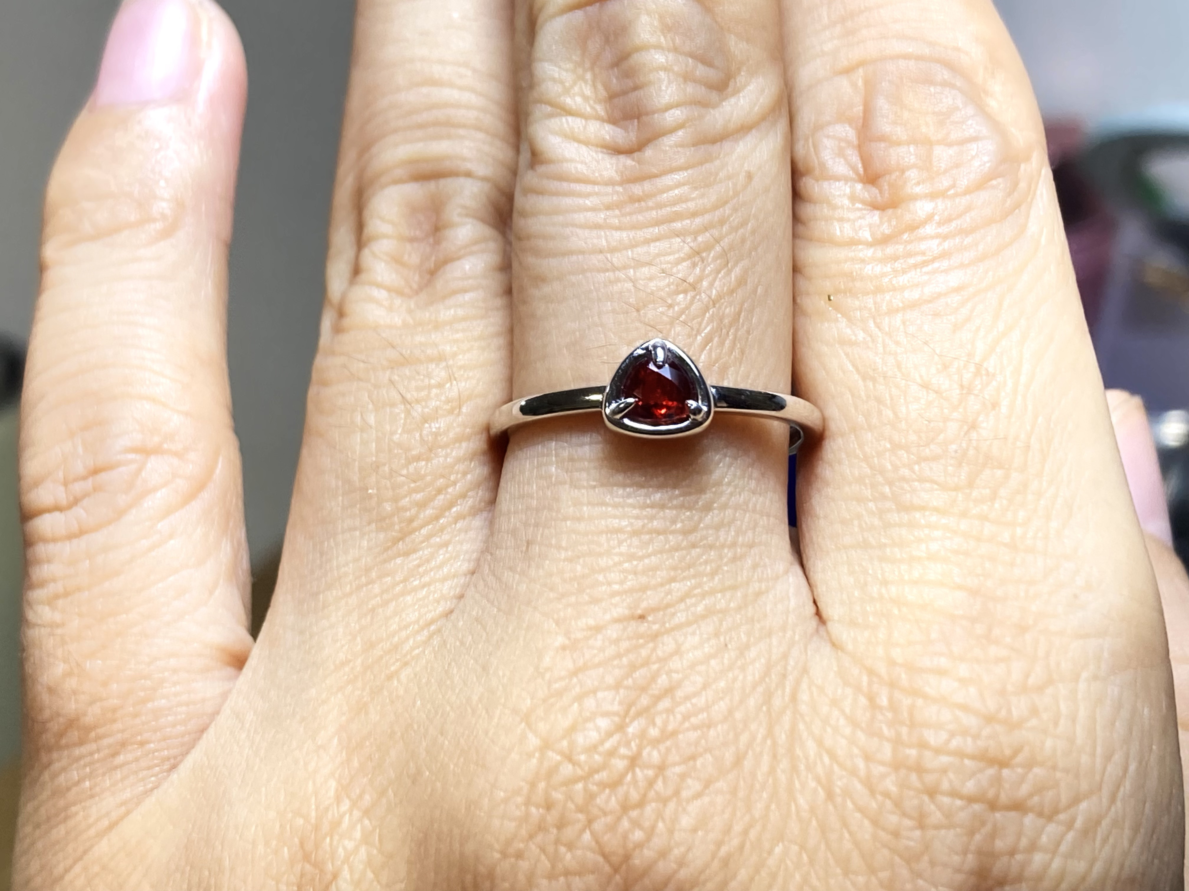 RG10-142 シルバー 宝石質 非加熱 輝い ピジョンブラッド スピネル リング ミャンマー産 フリーサイズ 指輪