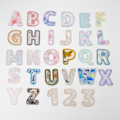 3.5㎝丸文字アルファベットワッペン ☆リバティ生地使用 アイロン