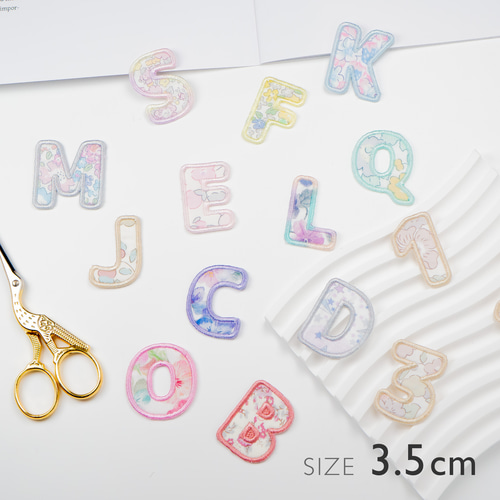 3.5㎝丸文字アルファベットワッペン ☆リバティ生地使用 アイロン