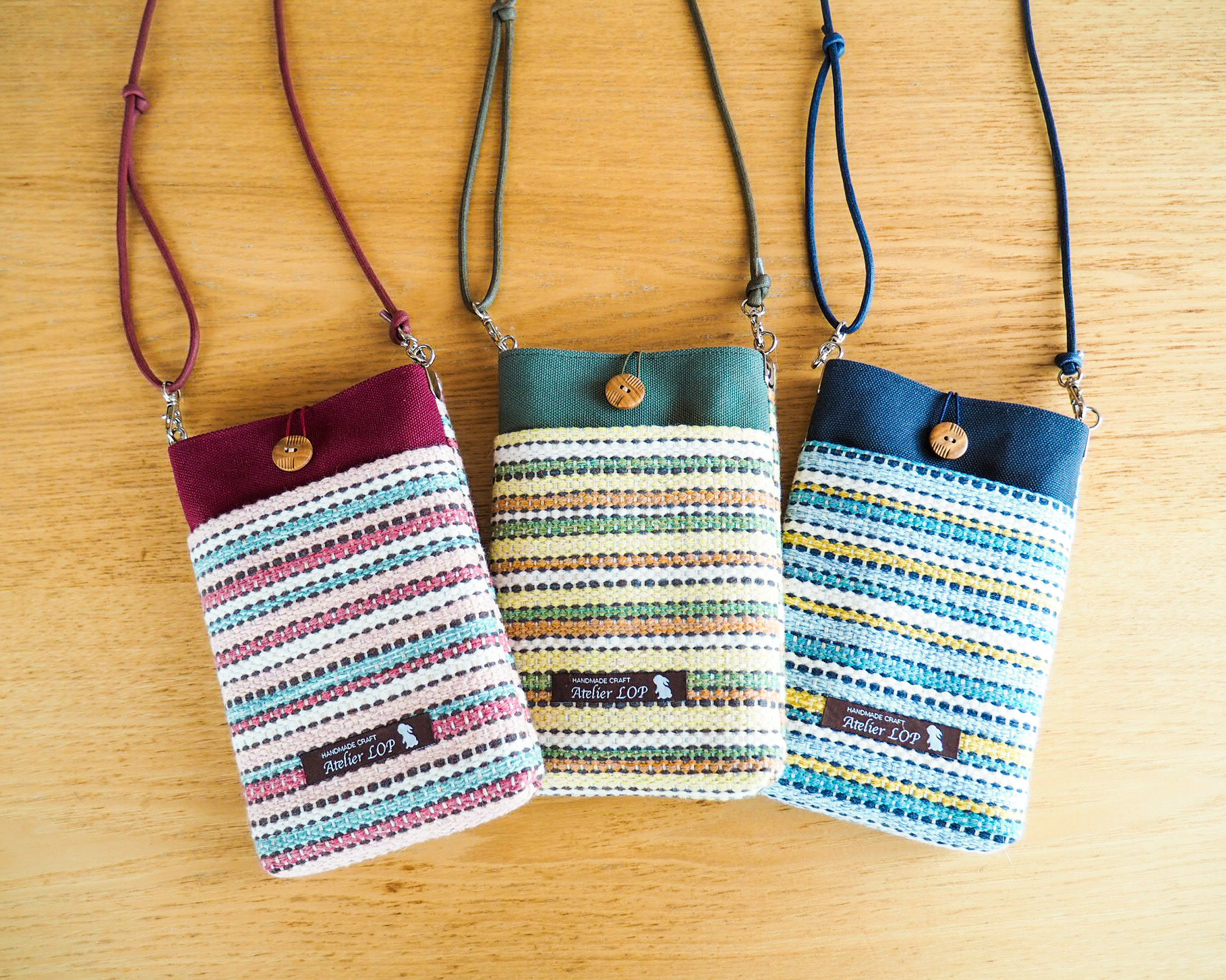 【Creema限定 新春福袋2026〈梅〉】マルチカラー手織り布のスマホポシェットとがま口のセット（ブルー）