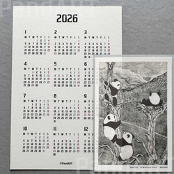 パンダの年間カレンダー2026 ポストカードサイズ 八木彩佑 「What are you doing ?」 1枚目の画像