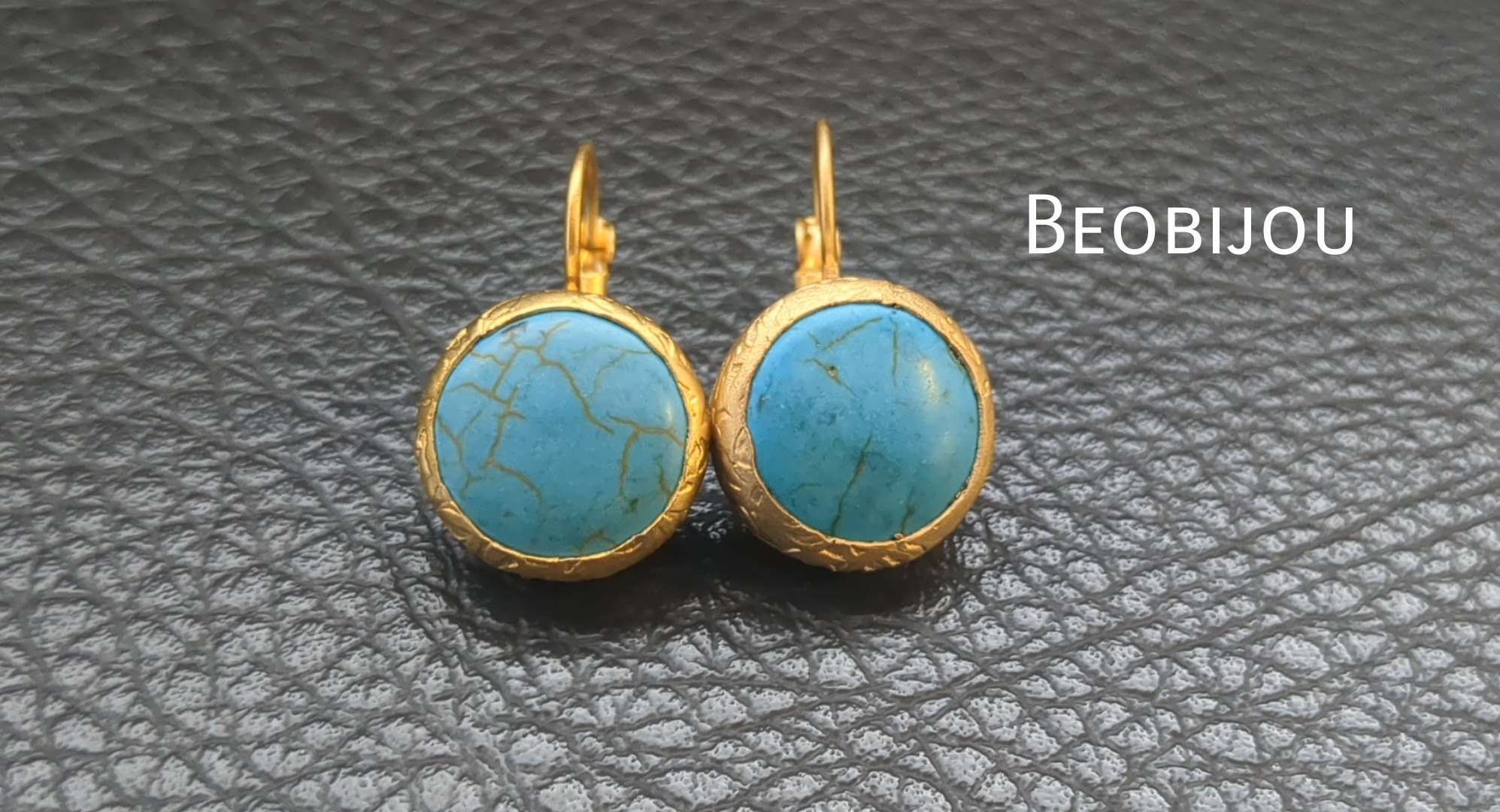 新作「Turquoise」の世界でひとつの天然石ピアス