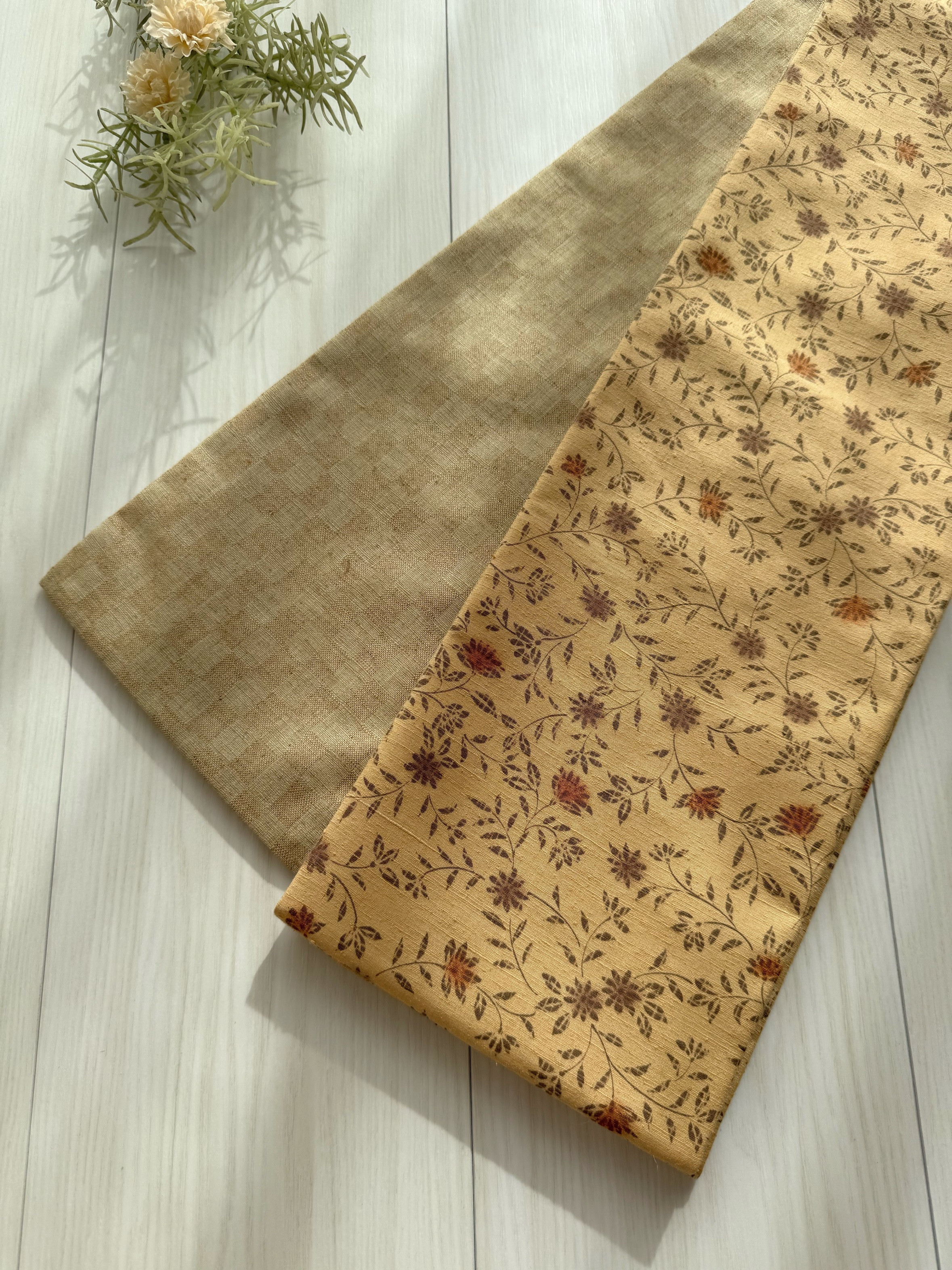 279号 半幅帯 リバティ風模様の紬 ベージュ×市松模様の地紋の紬 ベージュ 正絹 リバーシブル ⭐︎残り2点⭐︎