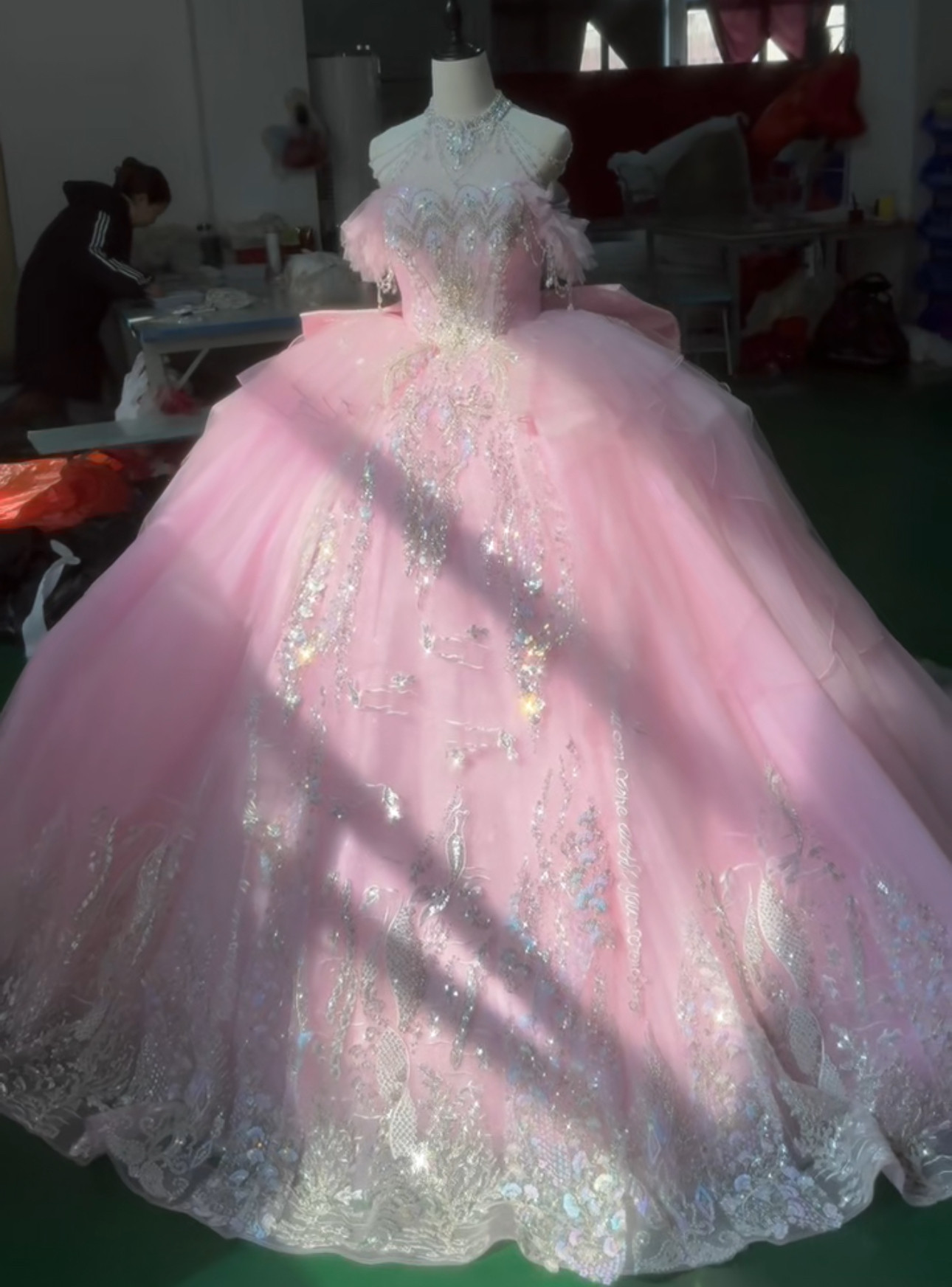 憧れのドレス　ホルターネック　ピンクソフィア　チュール　プリンセスライン　パーティーイブニングドレス前撮りフォトウェディ