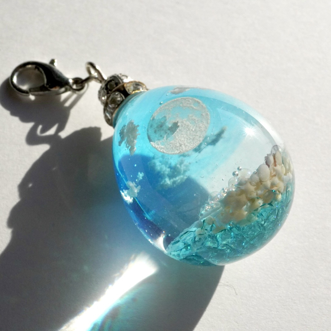 雲レジン　真夏の海とお空　清々しい青空　オススメ紐ペンダント