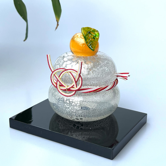 本金箔みかんがちょこんと輝く吹きガラスのお鏡餅｜木箱入り 16枚目の画像