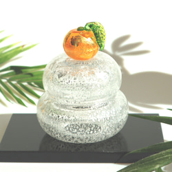 本金箔みかんがちょこんと輝く吹きガラスのお鏡餅｜木箱入り 6枚目の画像