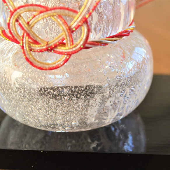 本金箔みかんがちょこんと輝く吹きガラスのお鏡餅｜木箱入り 14枚目の画像