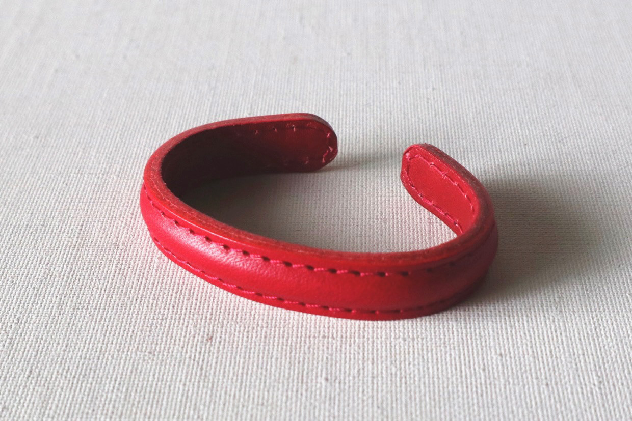PERSIMMON 13mm 幅 ガーディアン バングル　レザー　赤×赤