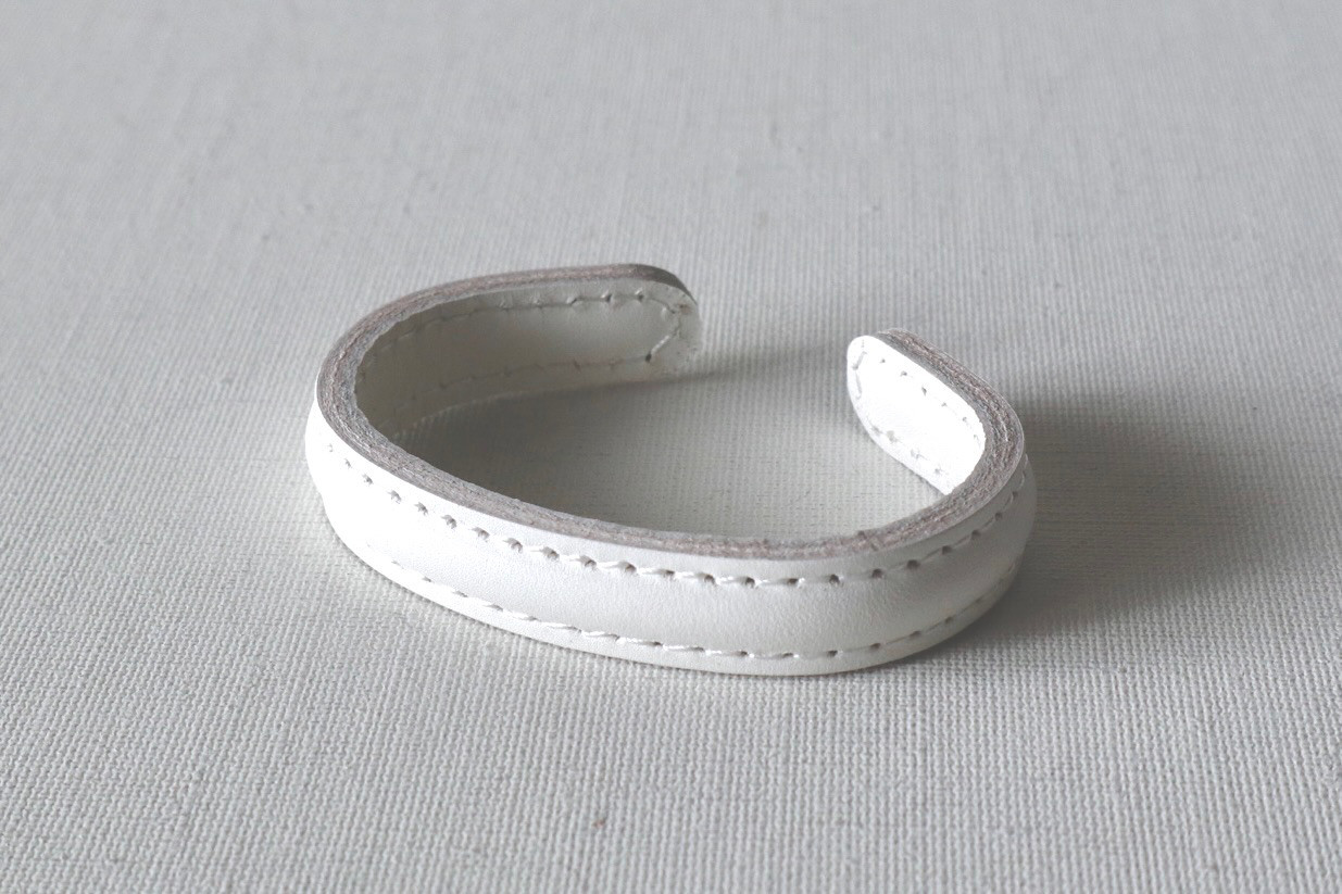 PERSIMMON 13mm 幅 ガーディアン バングル　レザー　白×白