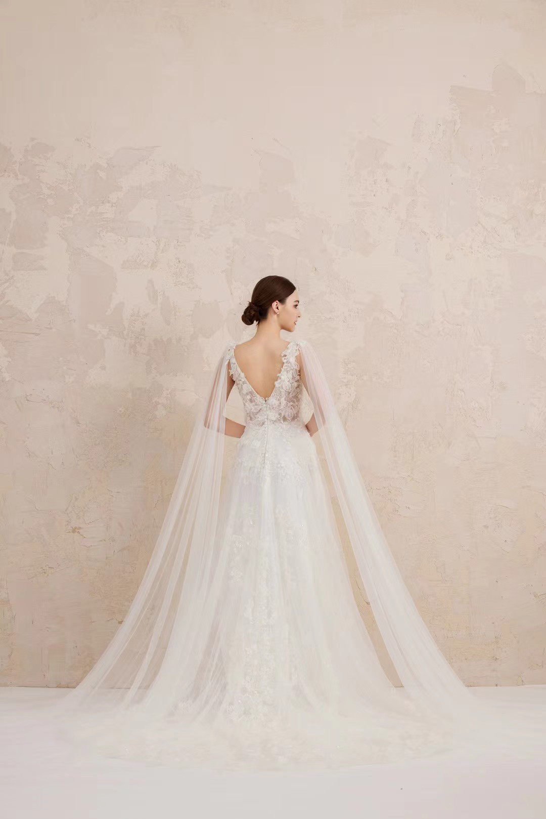 輝くドレス！チャック　シーズルー　花嫁挙式　深めｖネック　背中見せ　セクシー　上品なレース　エレガントなシルエットAライ