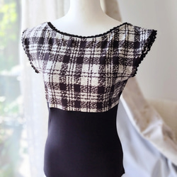 白に黒の花レースが映えるタートルネック娘役風レオタード S～Mサイズ