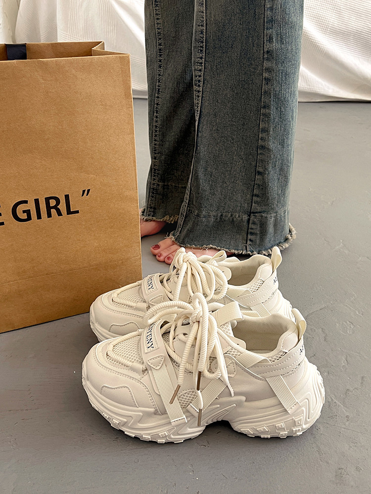 爆撃街の厚底お父さん靴女性小柄背が高くなる2025新型夏爆型マドレーヌカジュアルスニーカー