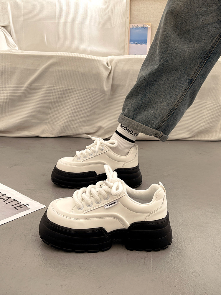 爆金マドレーヌ百合白靴女春夏小衆厚底板靴2025新型高カジュアルスニーカー