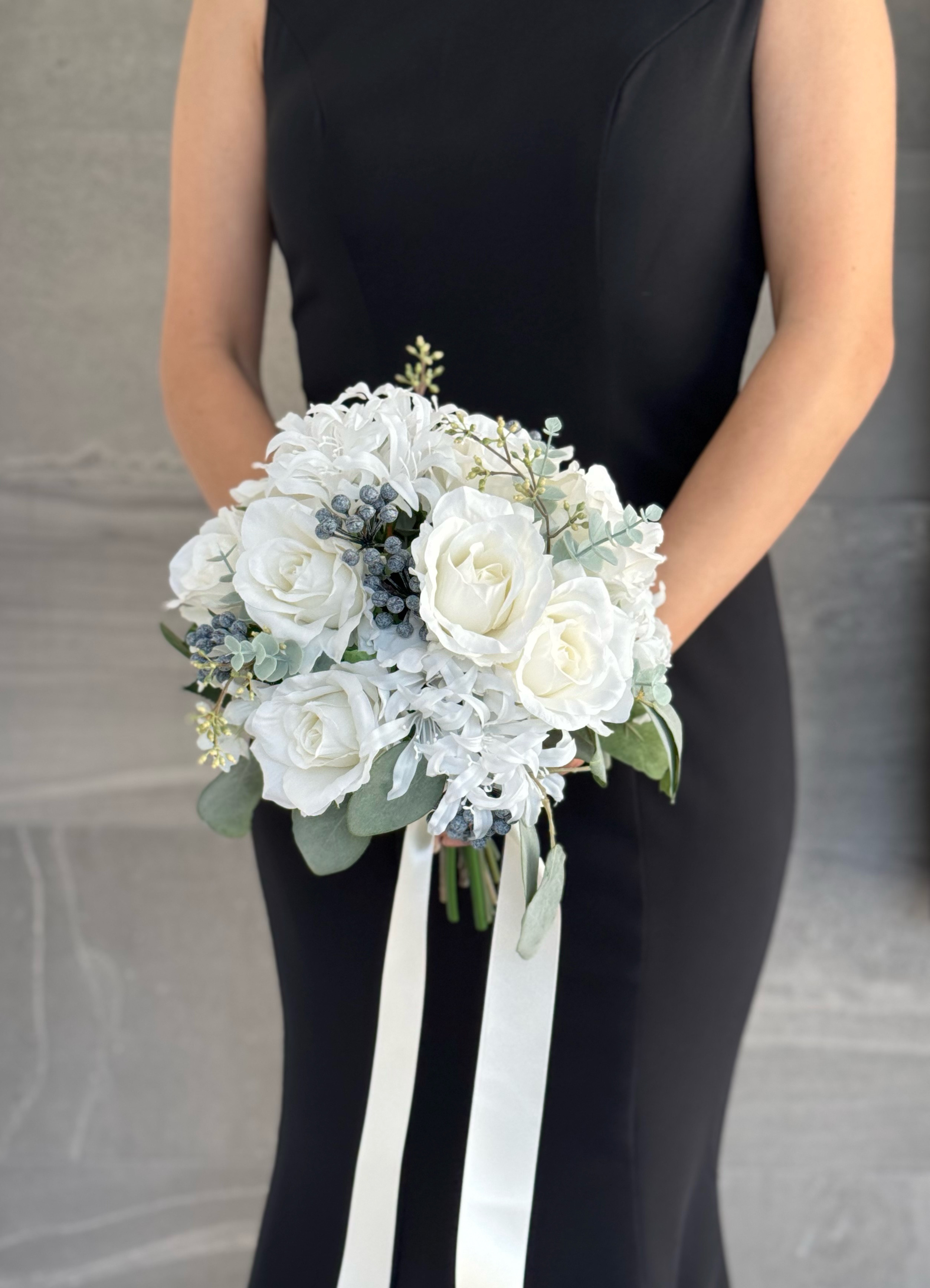 新作◎ホワイトローズ×グリーン♪ラウンドブーケ 造花ウェディングブーケ  ブートニア付き 結婚式 前撮り 花束