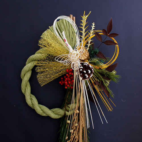 2026お正月新作【生花】フレッシュ若松の迎春しめ縄飾り月輪50cm（鶴