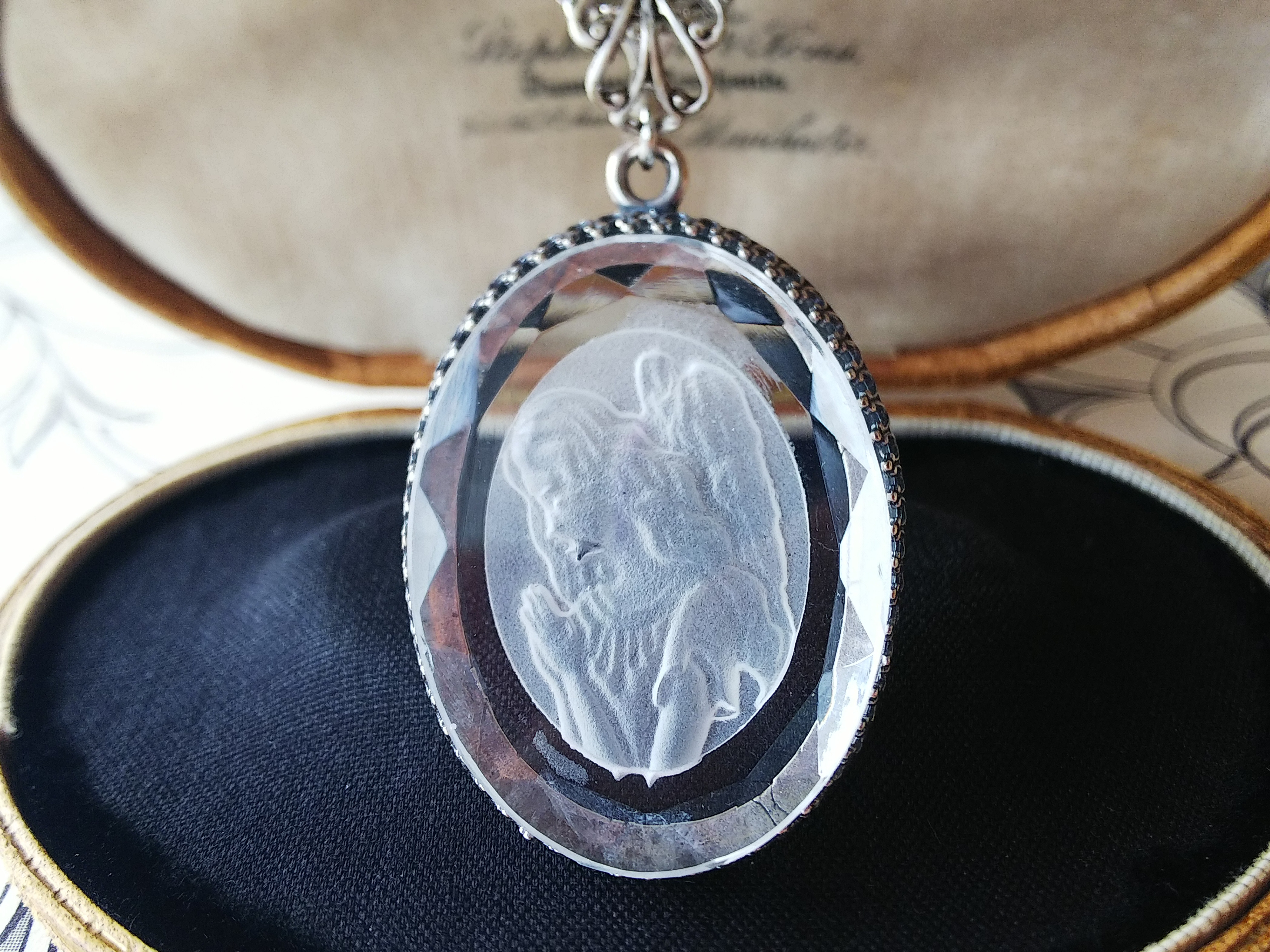 ヴィンテージ　Bランク　天使のインタリオ（40×30㎜）アンティークSilver クラウンネックレス