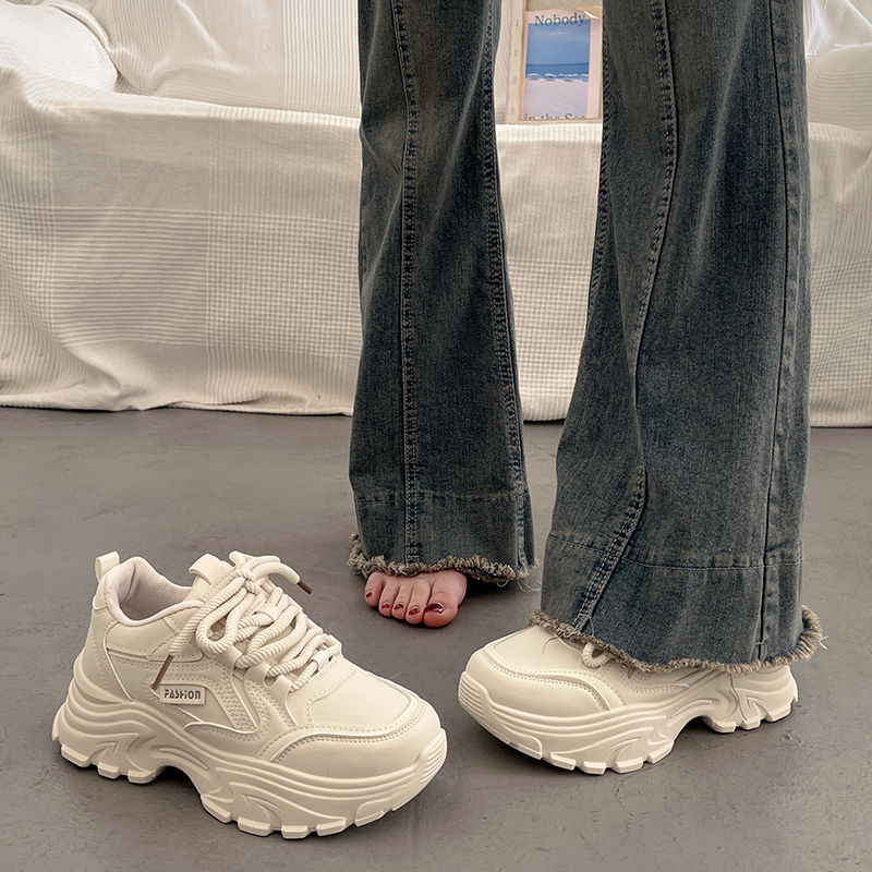 爆金マドレーヌ厚底オヤジ靴女性小柄身長増加2025超火新型夏の100足スニーカー