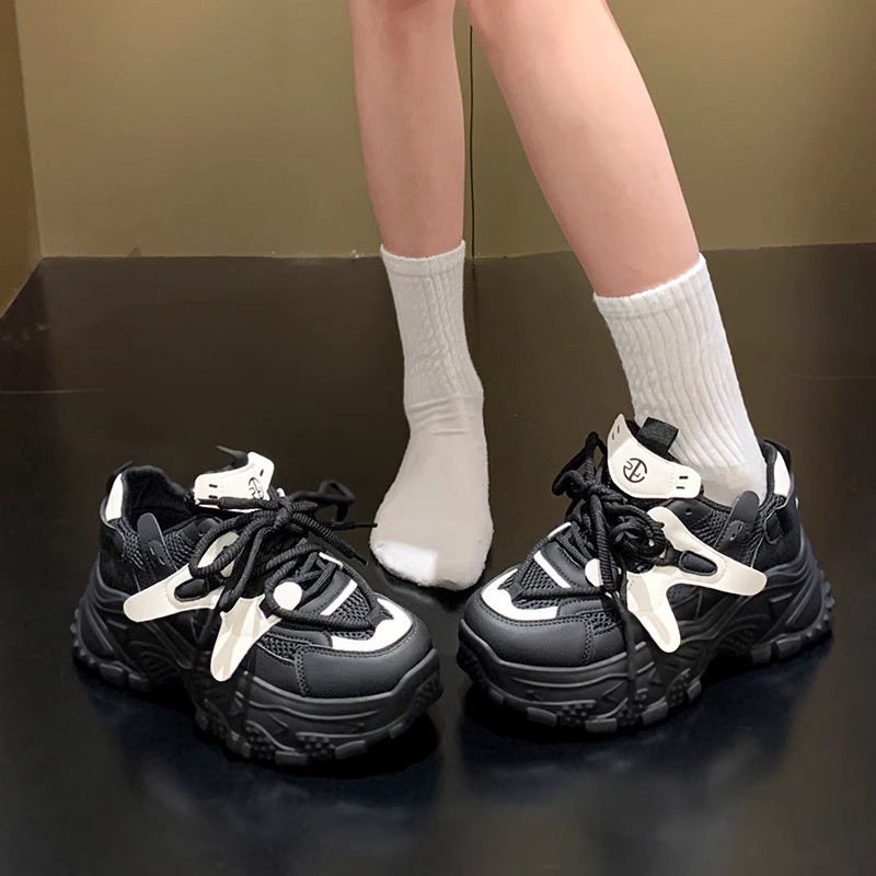 爆金顕脚小厚底オヤジ靴女夏百合2025新型超火白色カジュアルスポーツアーガン靴