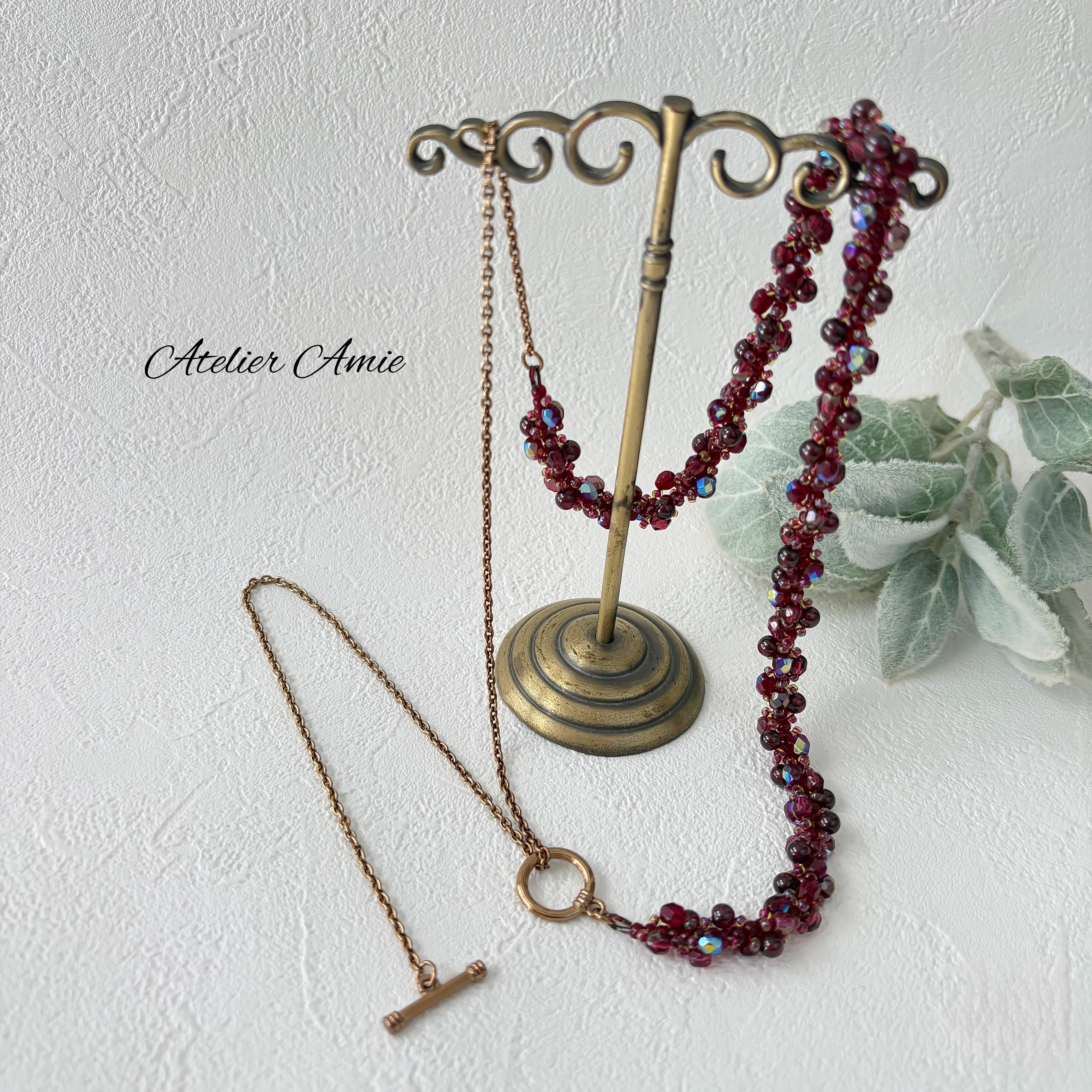 【Atelier Amie】1点もの＊アレンジできるアシンメトリーＹ字ロングネックレス　ガーネット
