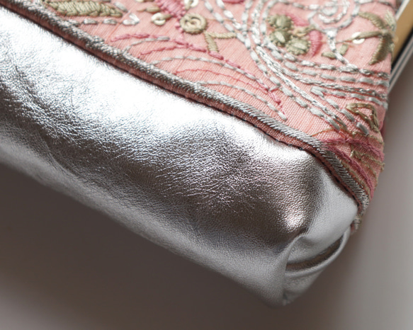 親子扣環錢包/飾品盒，印度刺繡，牛皮材質，腮紅花園 第4張的照片