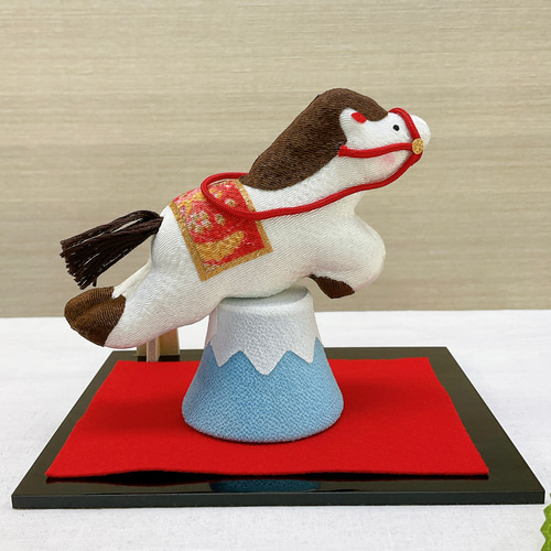 令和8年 干支飾り【大飛躍(午)】2026年 午年 富士山 跳ぶ ひのえうま