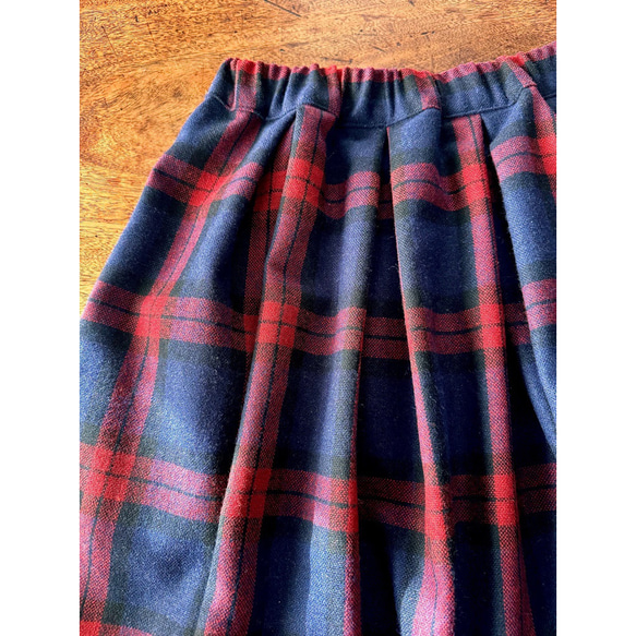 RATA❤️三種顏色可選❤️選擇您的裙長❤️修身顯瘦❣️成人A字裙❤️溫暖羊毛格紋 第8張的照片