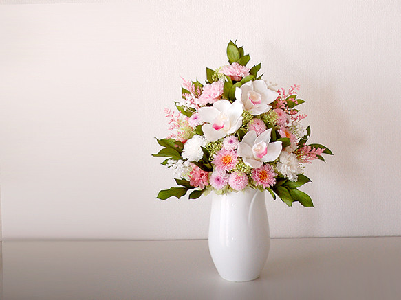 【仏花】可愛いシンビジウムとカーネーションの柔らかな色合い豪華供花【供花】