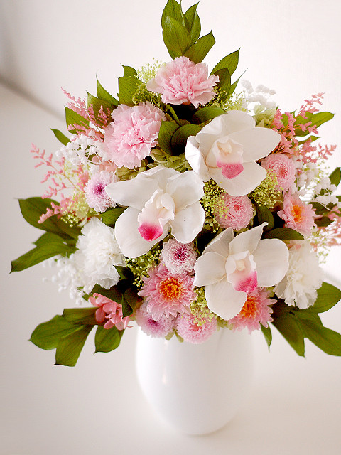 【仏花】可愛いシンビジウムとカーネーションの柔らかな色合い豪華供花【供花】