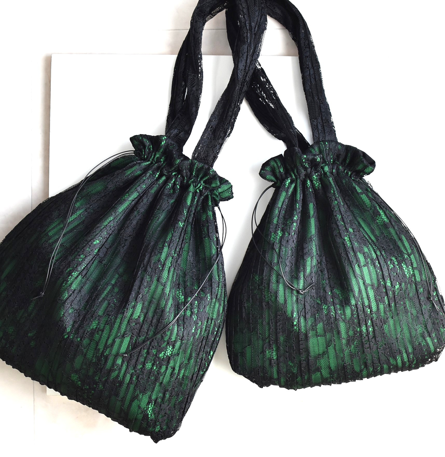 プリーツ巾着トートバッグ　ブラック×グリーン　　L・M