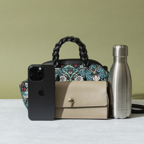 ウィリアムモリス生地使用　がま口バッグ　ハンドメイド　バイン　ヴァイン　黒地 ウィリアムモリス生地使用 がま口バッグ ハンドメイド バイン ヴァイン