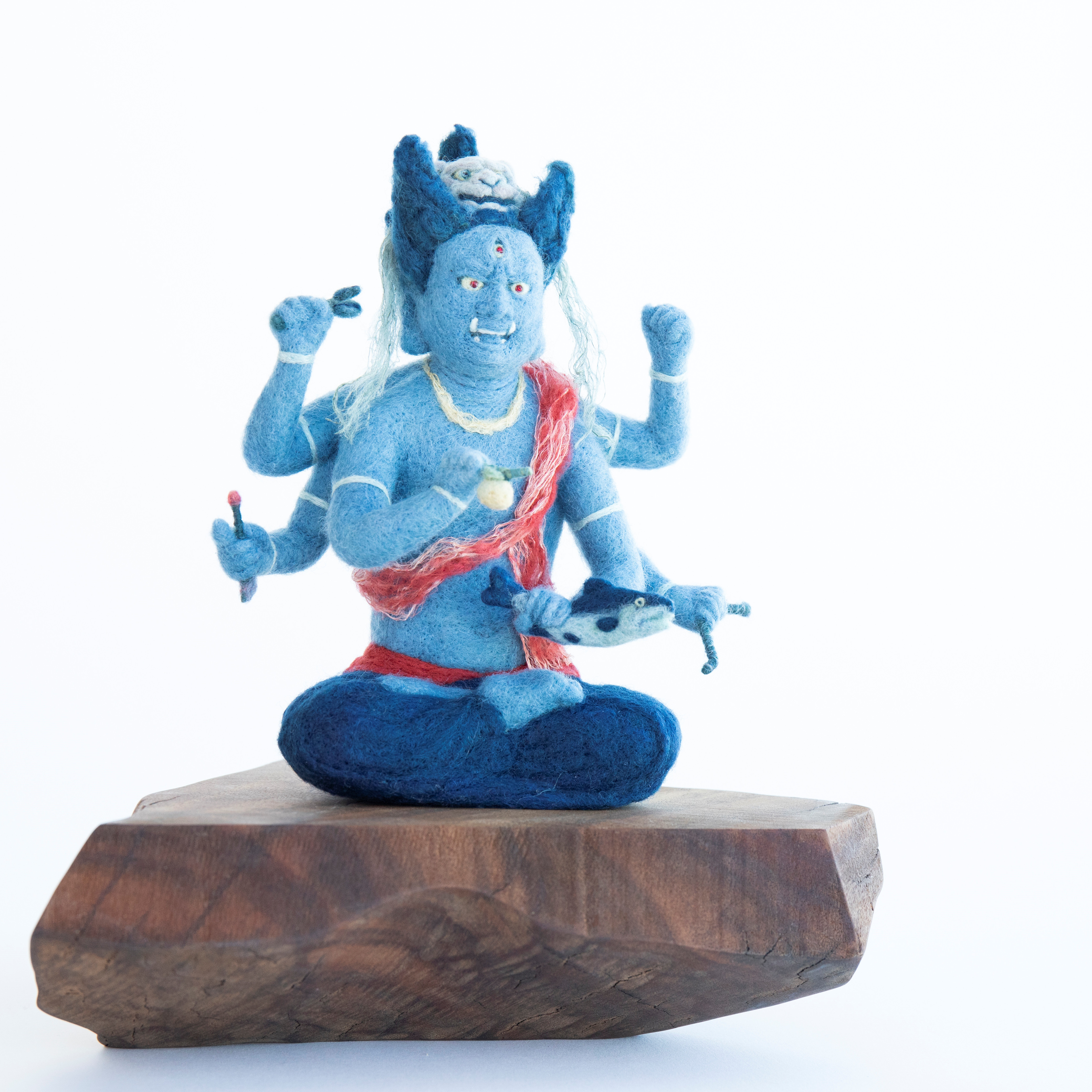 【受注制作作品】ー楢葉町藍染会による藍染羊毛ー　福島・ならはコラボ作品「藍染明王」