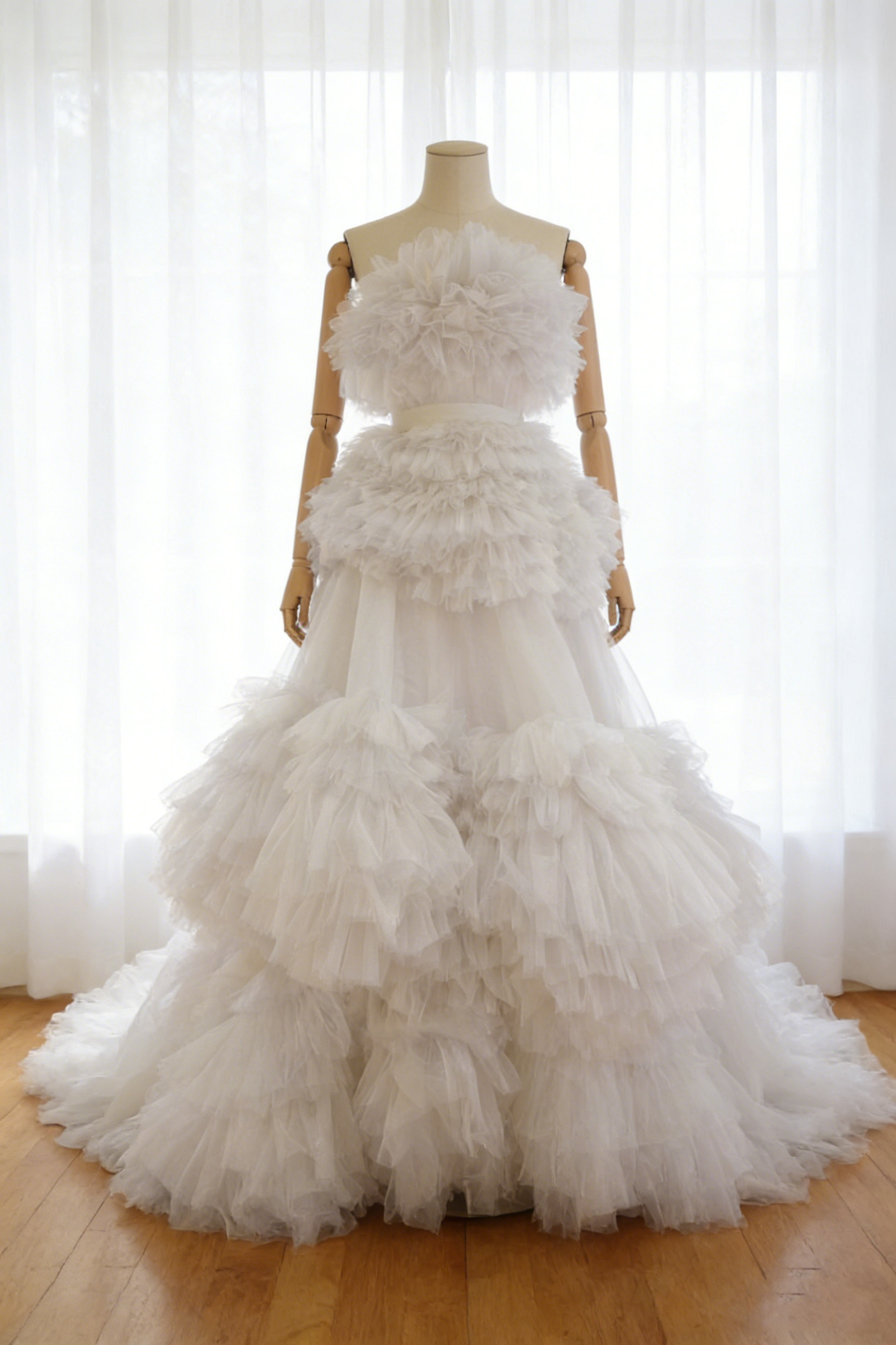 送料無料！ウェディングドレス ビスチェドレス アシンメトリードレス もこもこドレス 抜群におしゃれ度が際立つ 結婚式