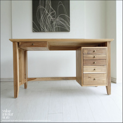 デスク｜ライトグレー｜パソコンデスク｜薄塗りモルタル｜三角脚