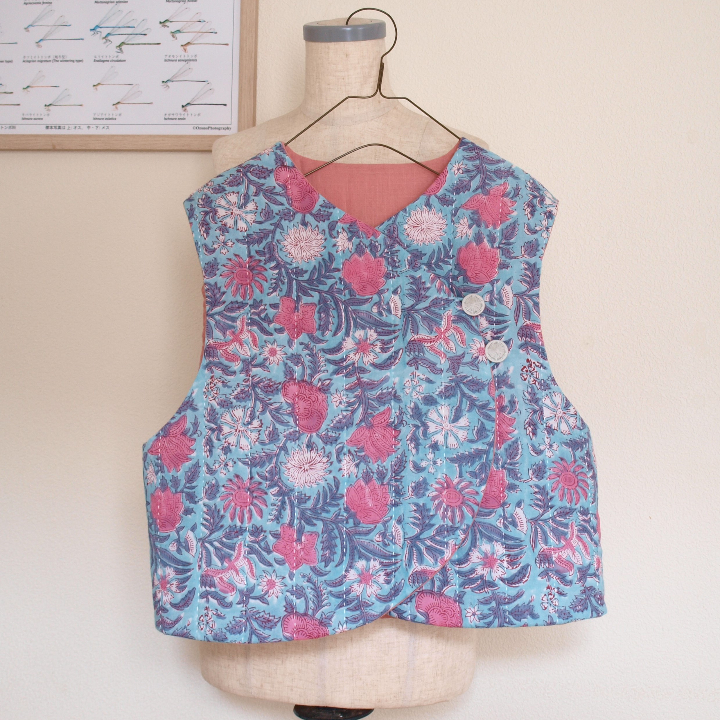 ブロックプリント×ダブルガーゼ　花柄　リバーシブル　キルトベスト　フリーサイズ