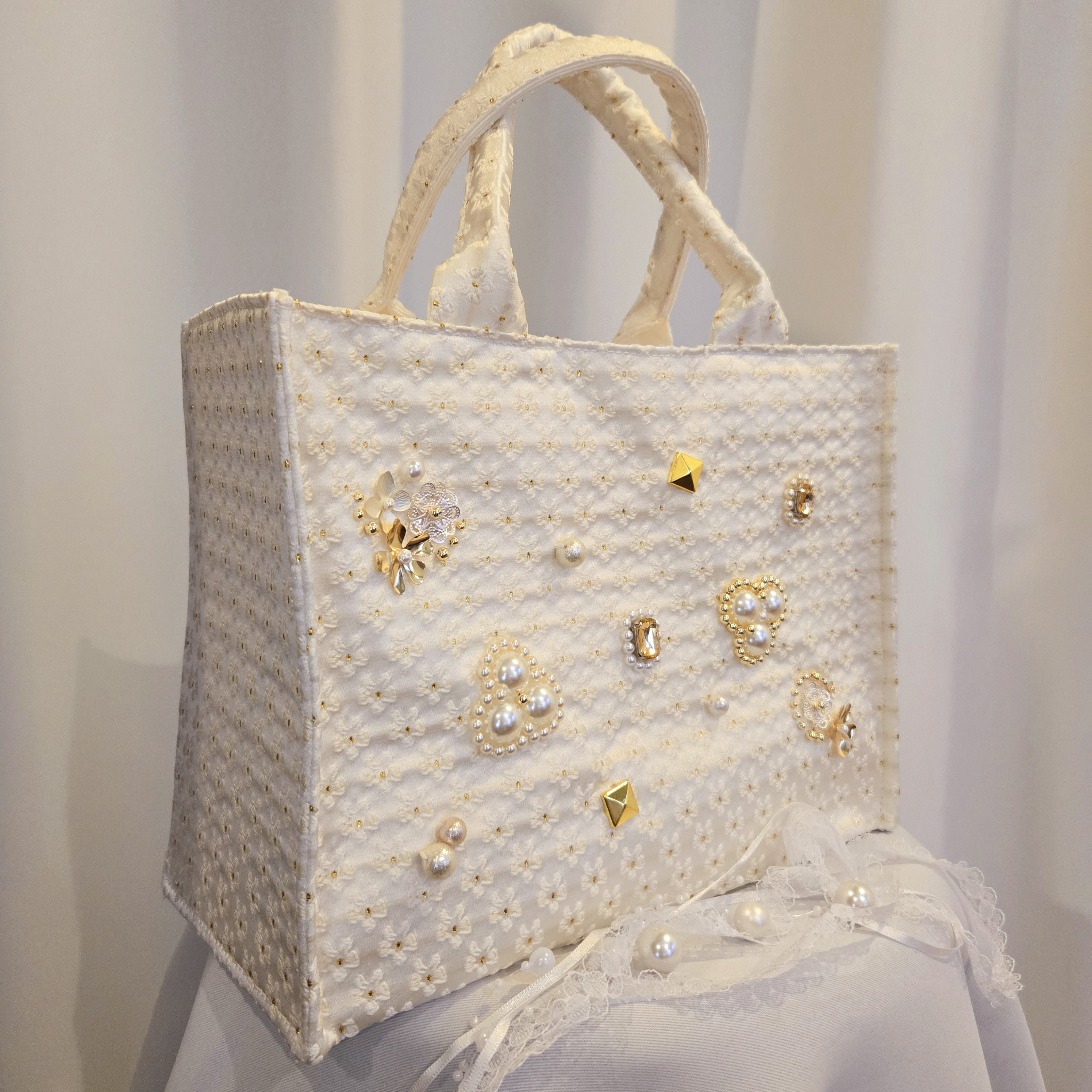【ハンドバッグ】　花柄ホワイト×ゴールド　ジャガード生地 11,484円