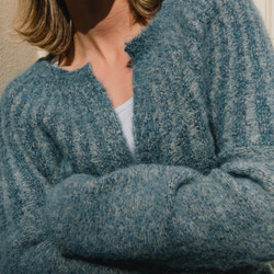 北歐風羊駝毛衣外套 - 霧藍 第2張的照片