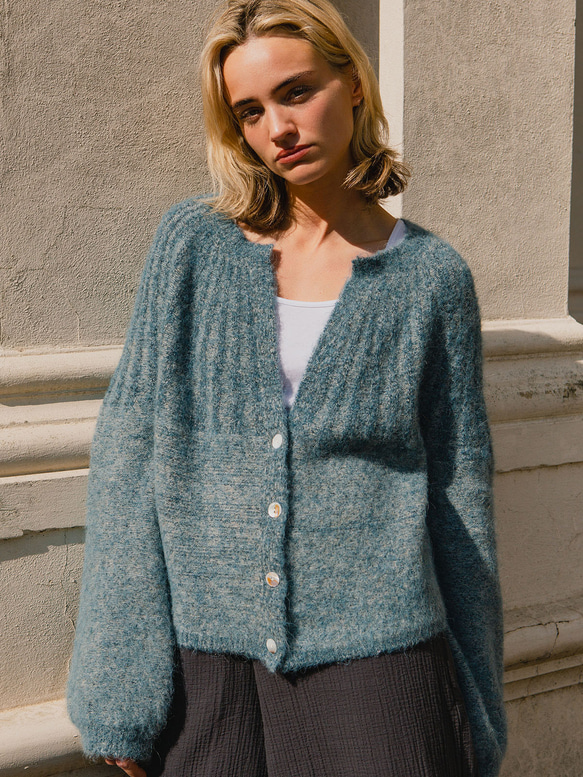 北歐風羊駝毛衣外套 - 霧藍 第4張的照片