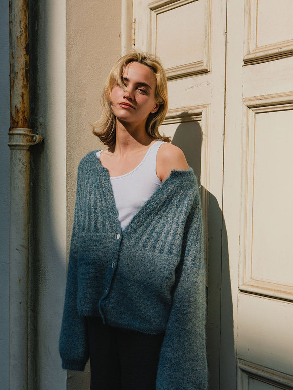 北歐風羊駝毛衣外套 - 霧藍 第3張的照片