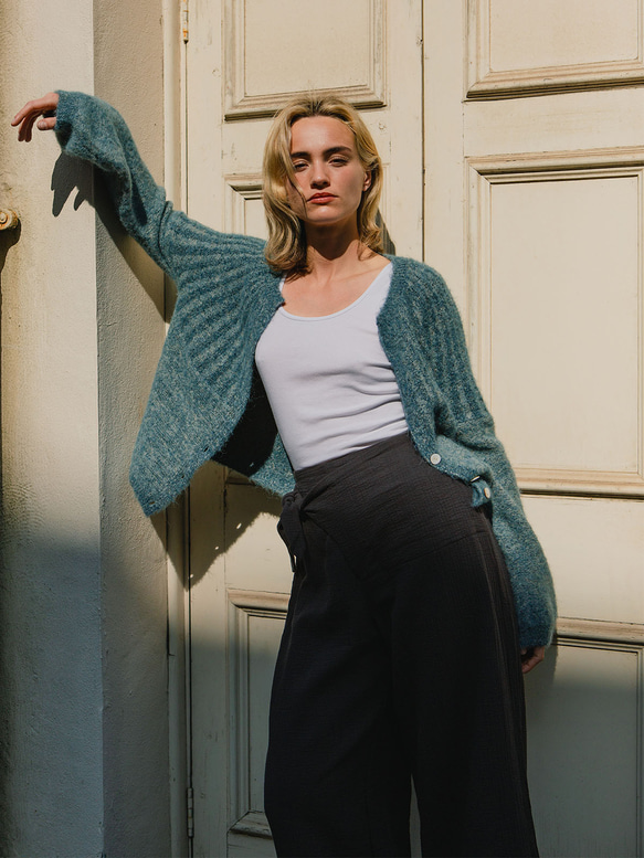 北歐風羊駝毛衣外套 - 霧藍 第6張的照片