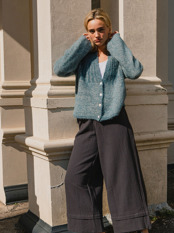 北歐風羊駝毛衣外套 - 霧藍 第5張的照片