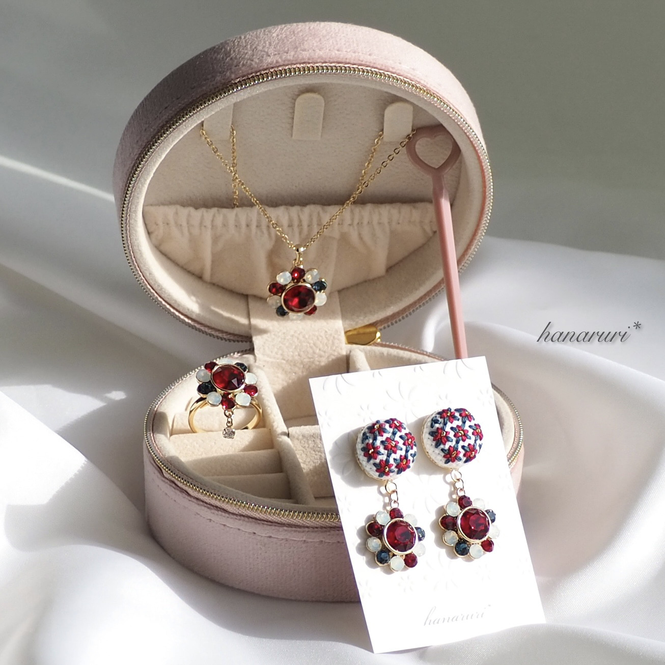 刺繍のアクセサリー3点セット《花宝石・レッド》